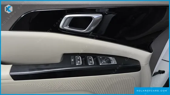 KIA CARNIVAL GASOLINE 9-SEATER PRESTIGE
