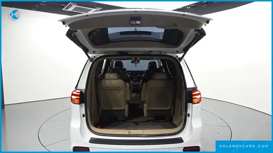 KIA CARNIVAL 9-SEATER HI-LIMOUSINE