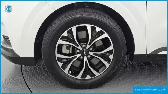 KIA CARNIVAL GASOLINE 9-SEATER NOBLESSE
