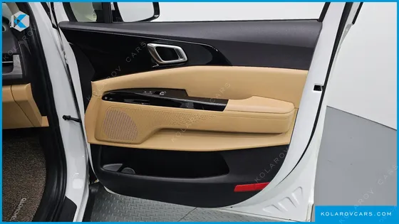 KIA CARNIVAL GASOLINE 9-SEATER NOBLESSE