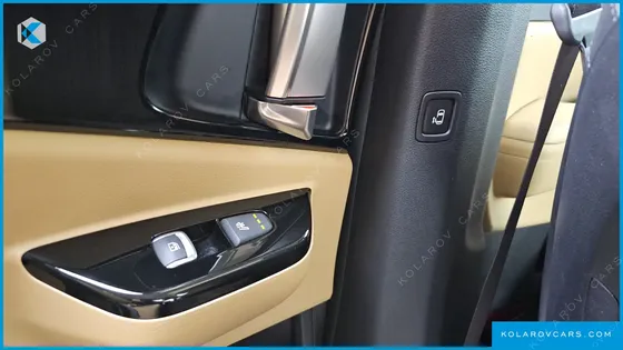 KIA CARNIVAL GASOLINE 9-SEATER NOBLESSE