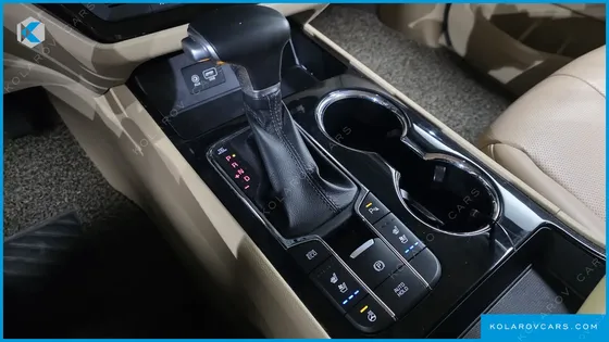 KIA CARNIVAL 7-SEATER LIMOUSINE