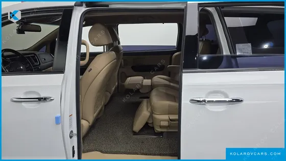 KIA CARNIVAL 7-SEATER LIMOUSINE