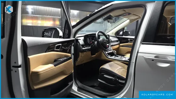 KIA CARNIVAL GASOLINE 9-SEATER PRESTIGE