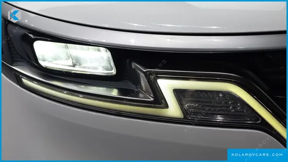 KIA CARNIVAL GASOLINE 9-SEATER PRESTIGE