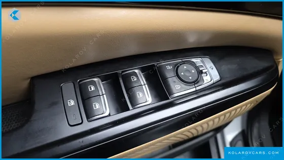 KIA CARNIVAL GASOLINE 9-SEATER PRESTIGE