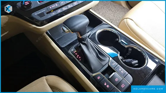 KIA CARNIVAL GASOLINE 7-SEATER LIMOUSINE