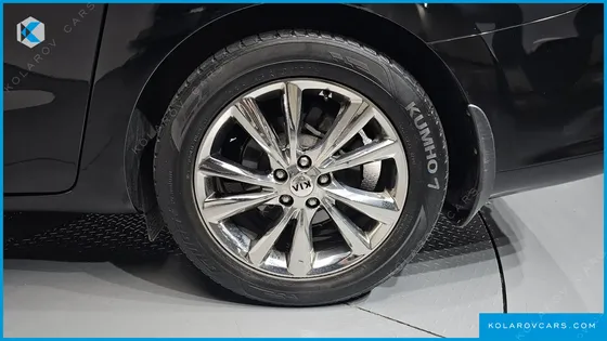 KIA CARNIVAL GASOLINE 9-SEATER NOBLESSE SPECIAL