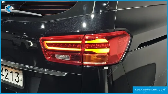 KIA CARNIVAL GASOLINE 9-SEATER NOBLESSE SPECIAL