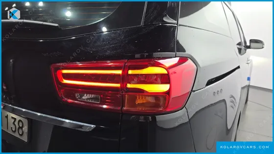 KIA CARNIVAL GASOLINE 9-SEATER HI-LIMOUSINE