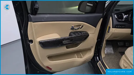 KIA CARNIVAL GASOLINE 9-SEATER HI-LIMOUSINE