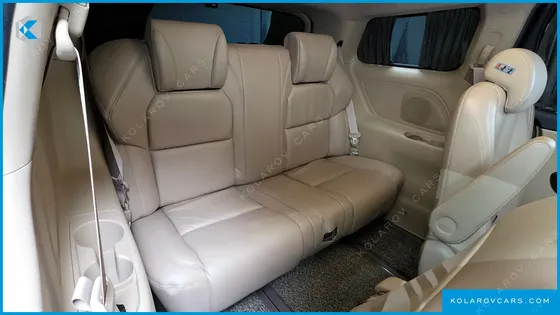 KIA CARNIVAL GASOLINE 9-SEATER HI-LIMOUSINE