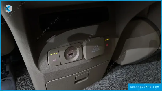 KIA CARNIVAL GASOLINE 9-SEATER HI-LIMOUSINE