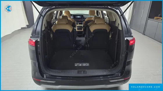 KIA CARNIVAL DIESEL 9-SEATER PRESTIGE