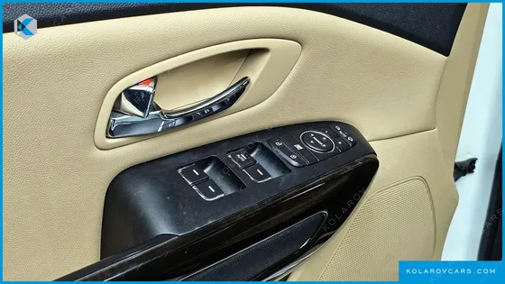 KIA CARNIVAL 9-SEATER PRSTIGE