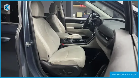KIA CARNIVAL GASOLINE 7-SEATER SIGNATURE