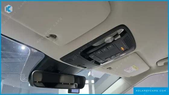 KIA CARNIVAL GASOLINE 7-SEATER SIGNATURE