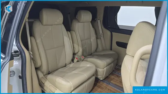 KIA CARNIVAL GASOLINE 7-SEATER HI-LIMOUSINE