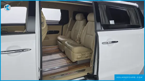 KIA CARNIVAL GASOLINE 7-SEATER HI-LIMOUSINE