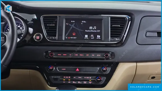 KIA CARNIVAL GASOLINE 7-SEATER HI-LIMOUSINE