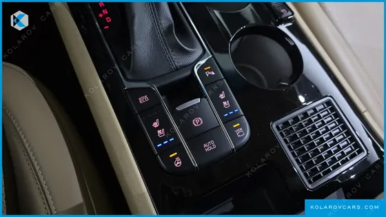 KIA CARNIVAL GASOLINE 7-SEATER HI-LIMOUSINE