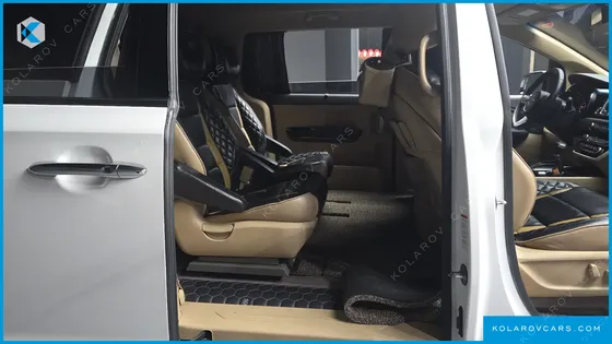 KIA CARNIVAL 9-SEATER HI-LIMOUSINE
