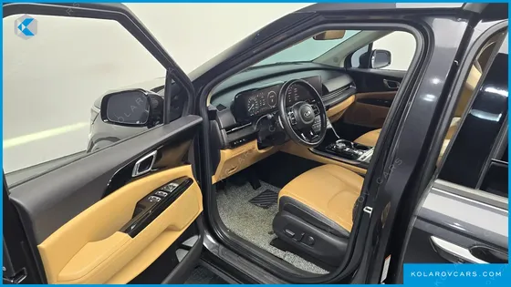 KIA CARNIVAL DIESEL 9-SEATER NOBLESSE