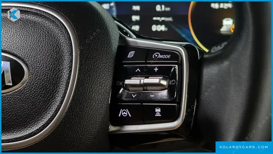 KIA CARNIVAL DIESEL 9-SEATER NOBLESSE