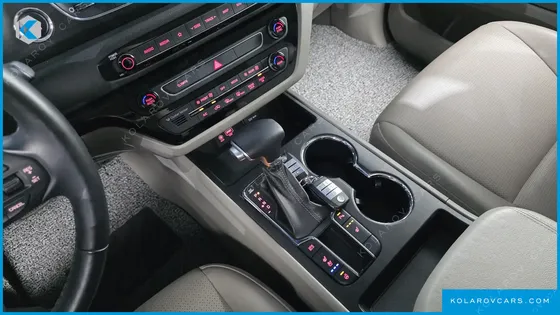 KIA CARNIVAL 9-SEATER LUXURY