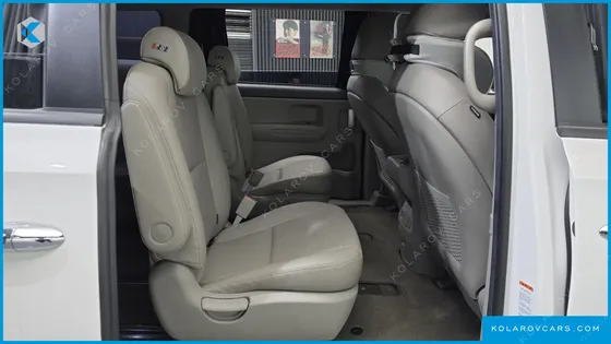KIA CARNIVAL 9-SEATER LUXURY