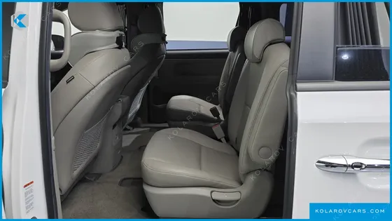 KIA CARNIVAL 9-SEATER LUXURY