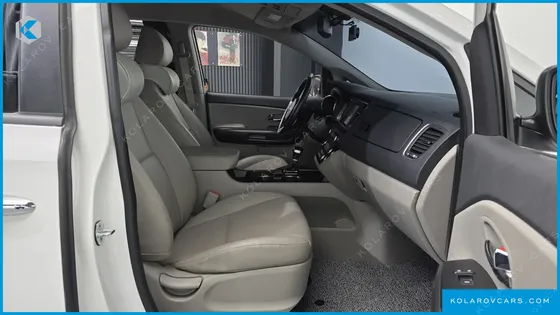 KIA CARNIVAL 9-SEATER LUXURY