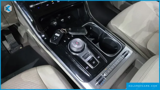 KIA CARNIVAL GASOLINE 7-SEATER SIGNATURE