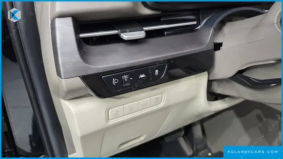KIA CARNIVAL GASOLINE 7-SEATER SIGNATURE