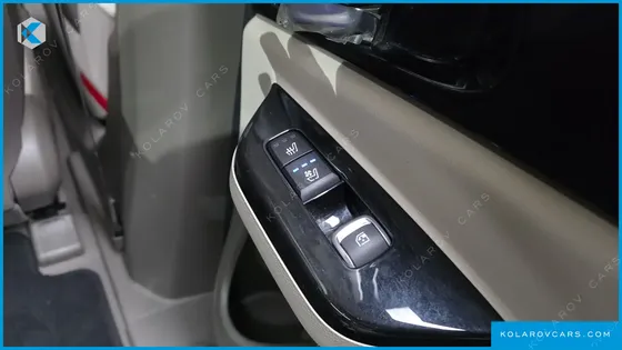 KIA CARNIVAL GASOLINE 7-SEATER SIGNATURE