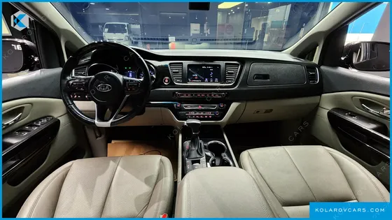 KIA CARNIVAL 7-SEATER LIMOUSINE