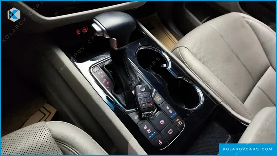 KIA CARNIVAL 7-SEATER LIMOUSINE
