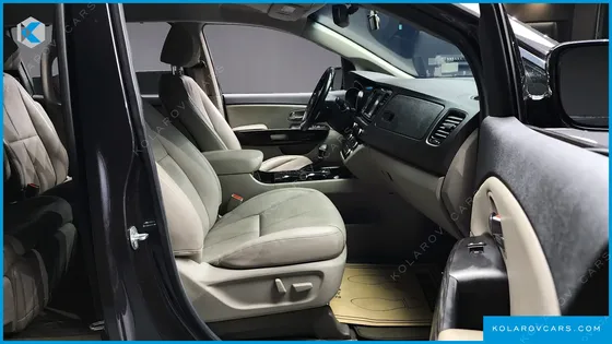 KIA CARNIVAL 7-SEATER LIMOUSINE