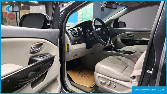 KIA CARNIVAL 7-SEATER LIMOUSINE