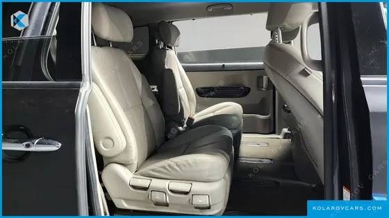 KIA CARNIVAL 7-SEATER LIMOUSINE