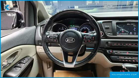 KIA CARNIVAL 7-SEATER LIMOUSINE
