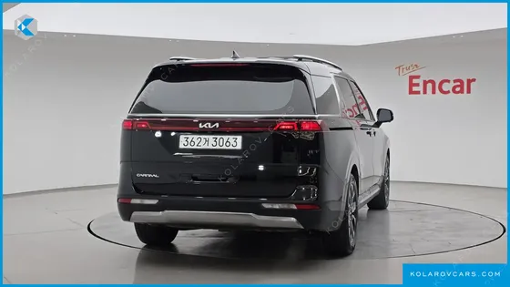 KIA CARNIVAL GASOLINE 7-SEATER OUTDOOR