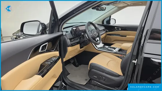 KIA CARNIVAL GASOLINE 7-SEATER OUTDOOR