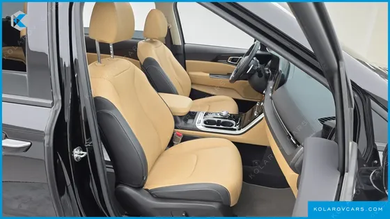 KIA CARNIVAL GASOLINE 7-SEATER OUTDOOR