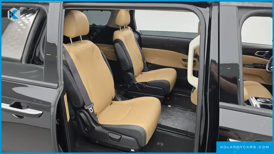 KIA CARNIVAL GASOLINE 7-SEATER OUTDOOR