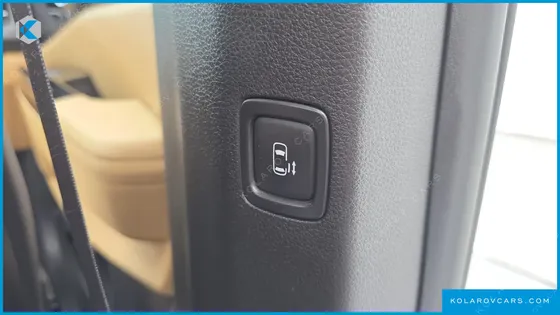 KIA CARNIVAL GASOLINE 7-SEATER OUTDOOR