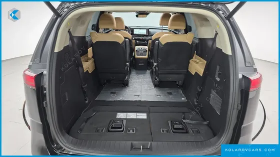 KIA CARNIVAL GASOLINE 7-SEATER OUTDOOR