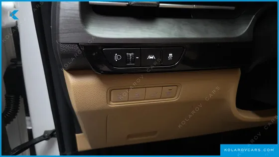KIA CARNIVAL DIESEL 7-SEATER SIGNATURE