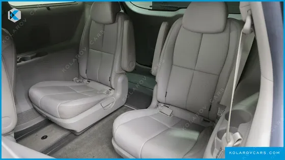 KIA CARNIVAL GASOLINE 9-SEATER NOBLESSE SPECIAL