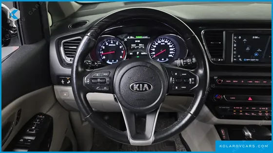 KIA CARNIVAL GASOLINE 9-SEATER NOBLESSE SPECIAL